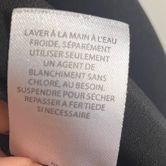 Halogen Black V-Neck Short Sleeve Top. Pre-Owned. - Picture 6 of 7